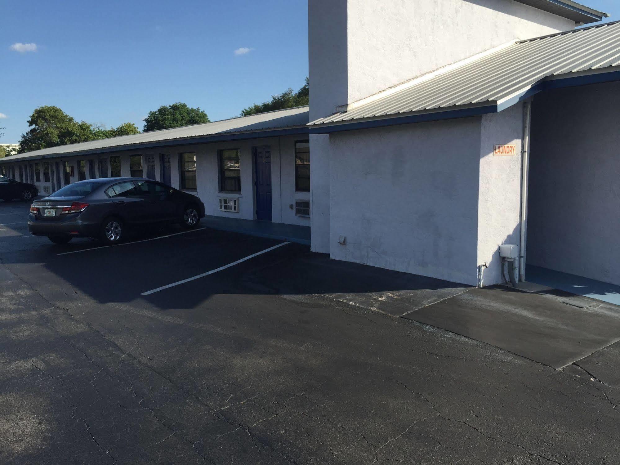 Sebring Inn Eksteriør billede